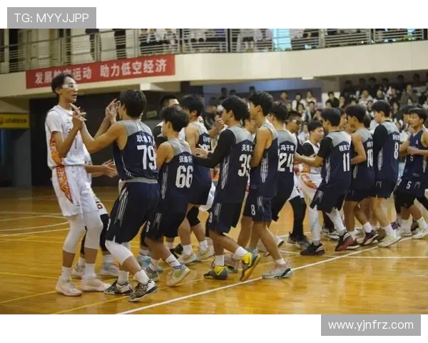 南京与无锡激战正酣两座城市的篮球争锋赛场激情碰撞 南京与无锡激战正酣两座城市的篮球争锋赛场激情碰撞