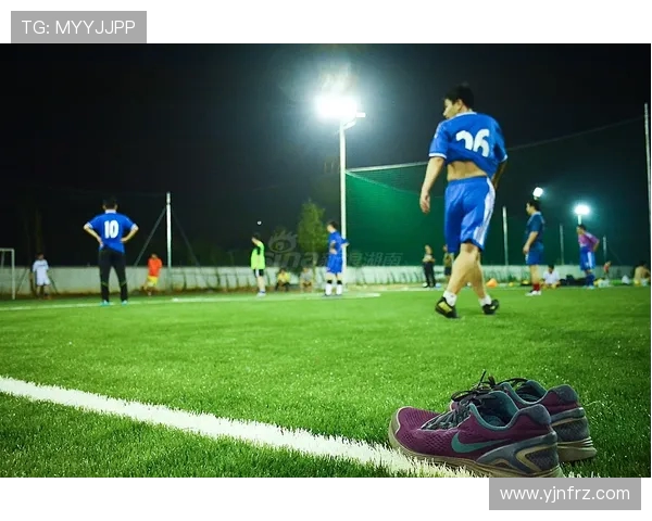 足球激情燃烧赛场 球员风采与战术博弈的完美结合 足球激情燃烧赛场 球员风采与战术博弈的完美结合