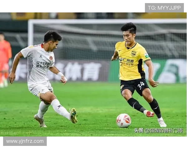 广州队鏖战对手全力冲刺季后赛关键战,争夺荣誉与未来方向